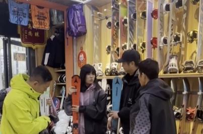 新雪季“开板”点燃冰雪消费热潮 “冷资源”变成经济发展“热动力”