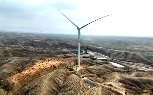 全国首个吉瓦级“沙戈荒”风光同场项目首吊完成