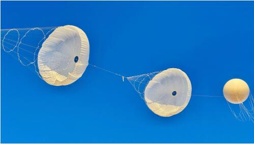 世界最大5000平方米高空风力发电捕风伞成功开伞