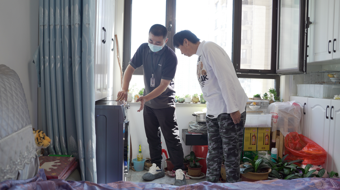 走心了！重阳节海尔智家为6旬残疾人运动员带去智慧洗护新场景