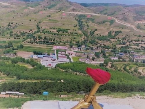 “红”了的老牛坡 “火”了的老韩头