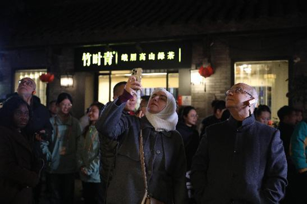 全球“熊猫伙伴”走进成都青羊 漫逛少城烟火 全球“熊猫伙伴”走进成都青羊 漫逛少城烟火